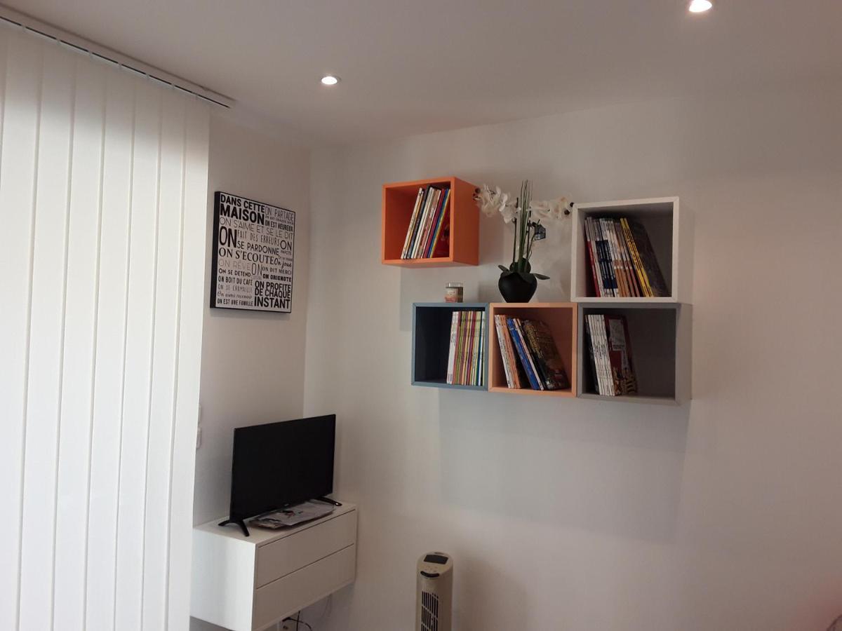Yofanto Apartman Sénas Kültér fotó