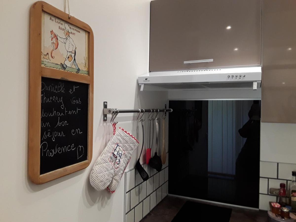 Yofanto Apartman Sénas Kültér fotó
