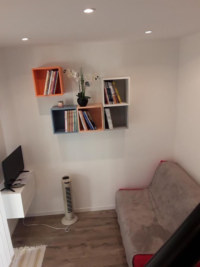 Yofanto Apartman Sénas Kültér fotó